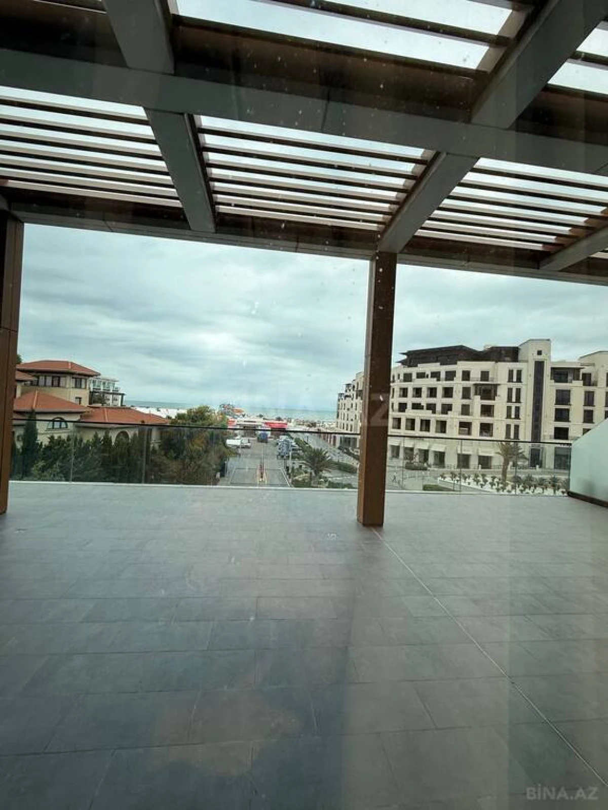 Satılır 2 otaqlı mənzil 198 m²