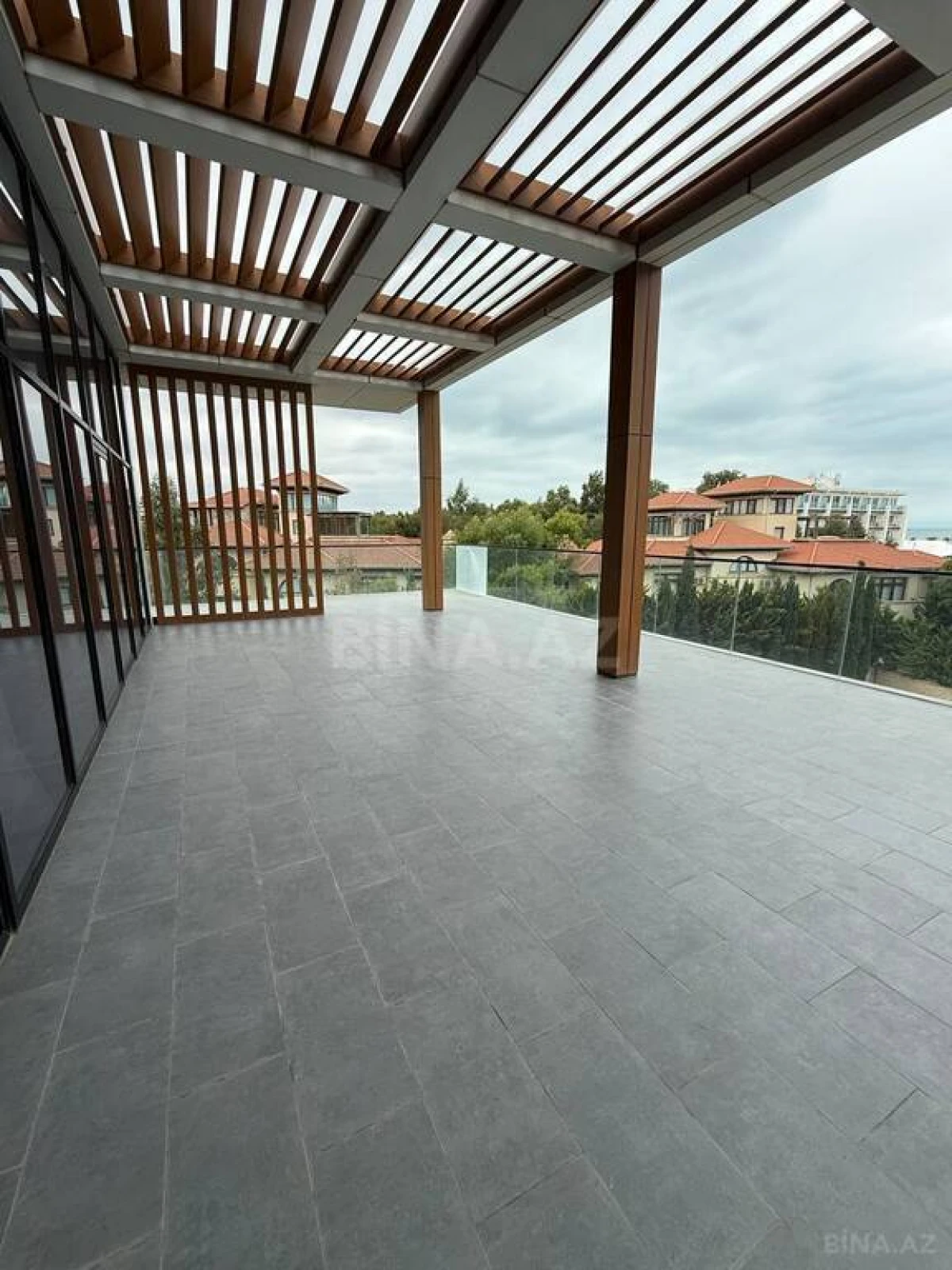 Satılır 2 otaqlı mənzil 198 m²