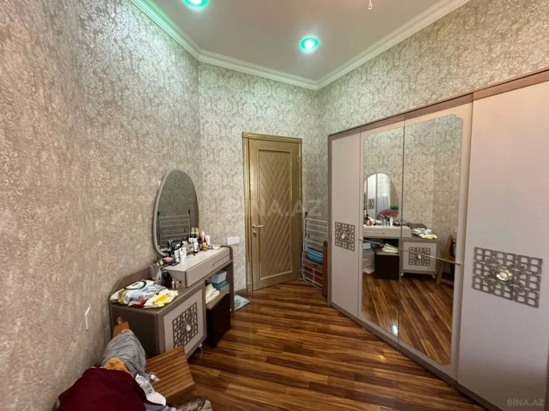 Satılır 3 otaqlı mənzil 125 m²