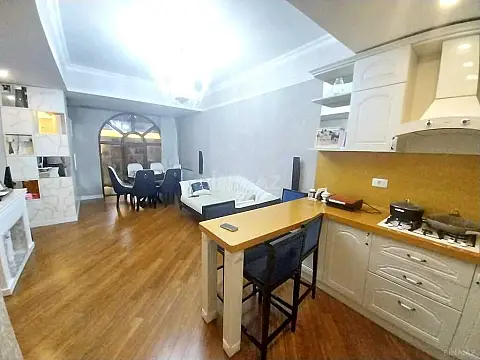Satılır 4 otaqlı mənzil 100 m²