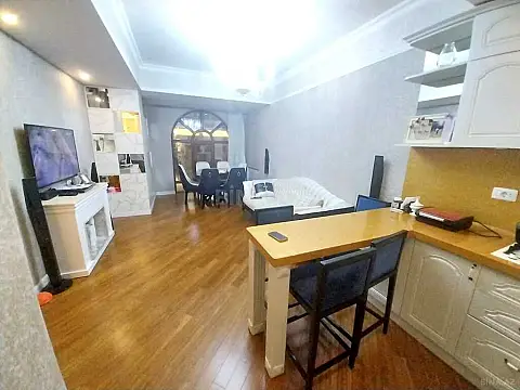 Satılır 4 otaqlı mənzil 100 m²