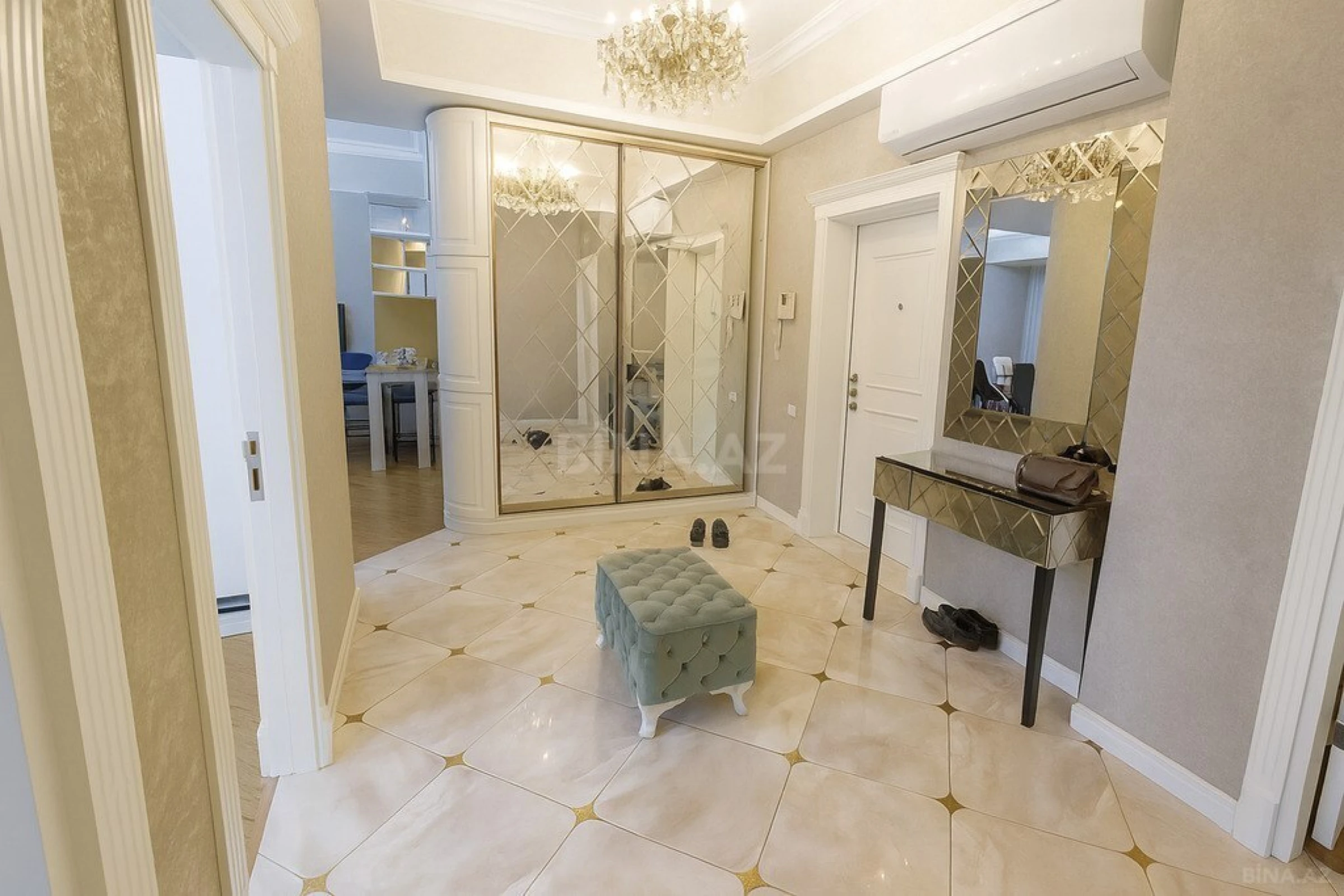 Satılır 4 otaqlı mənzil 100 m²