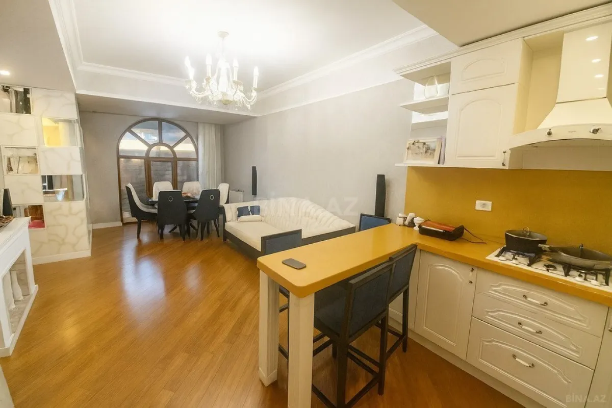 Satılır 4 otaqlı mənzil 100 m²