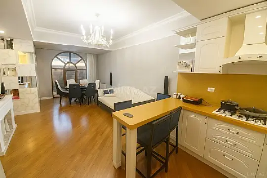 Satılır 4 otaqlı mənzil 100 m²