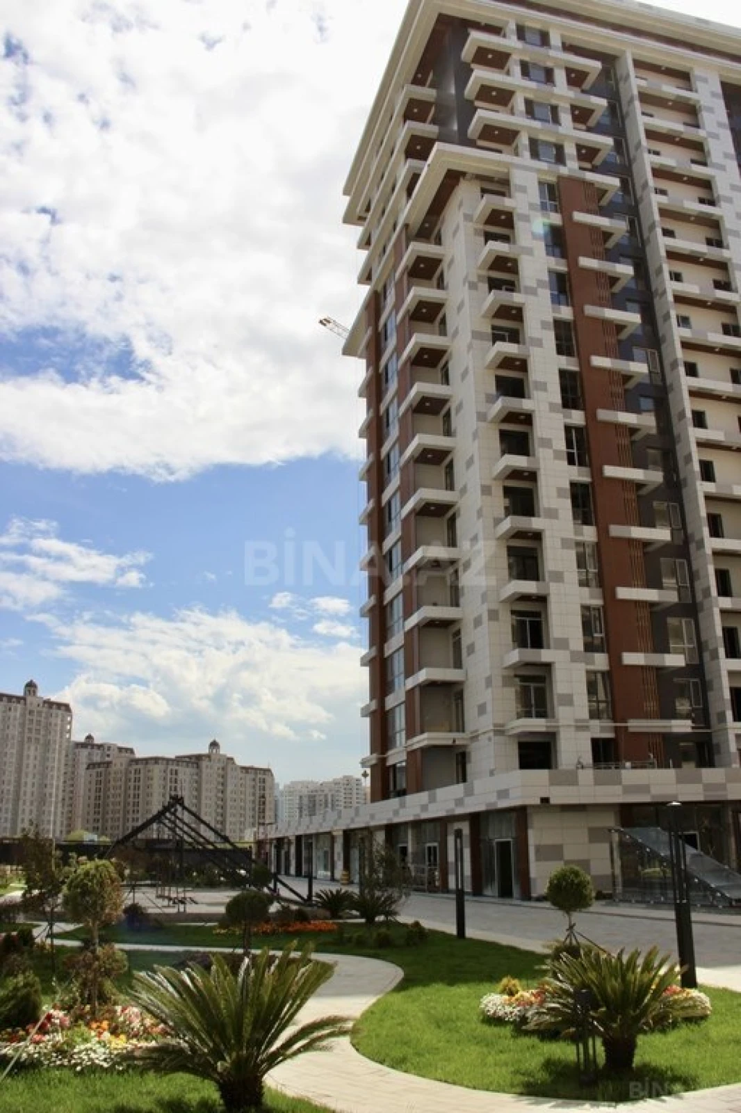Satılır 3 otaqlı mənzil 145.3 m²