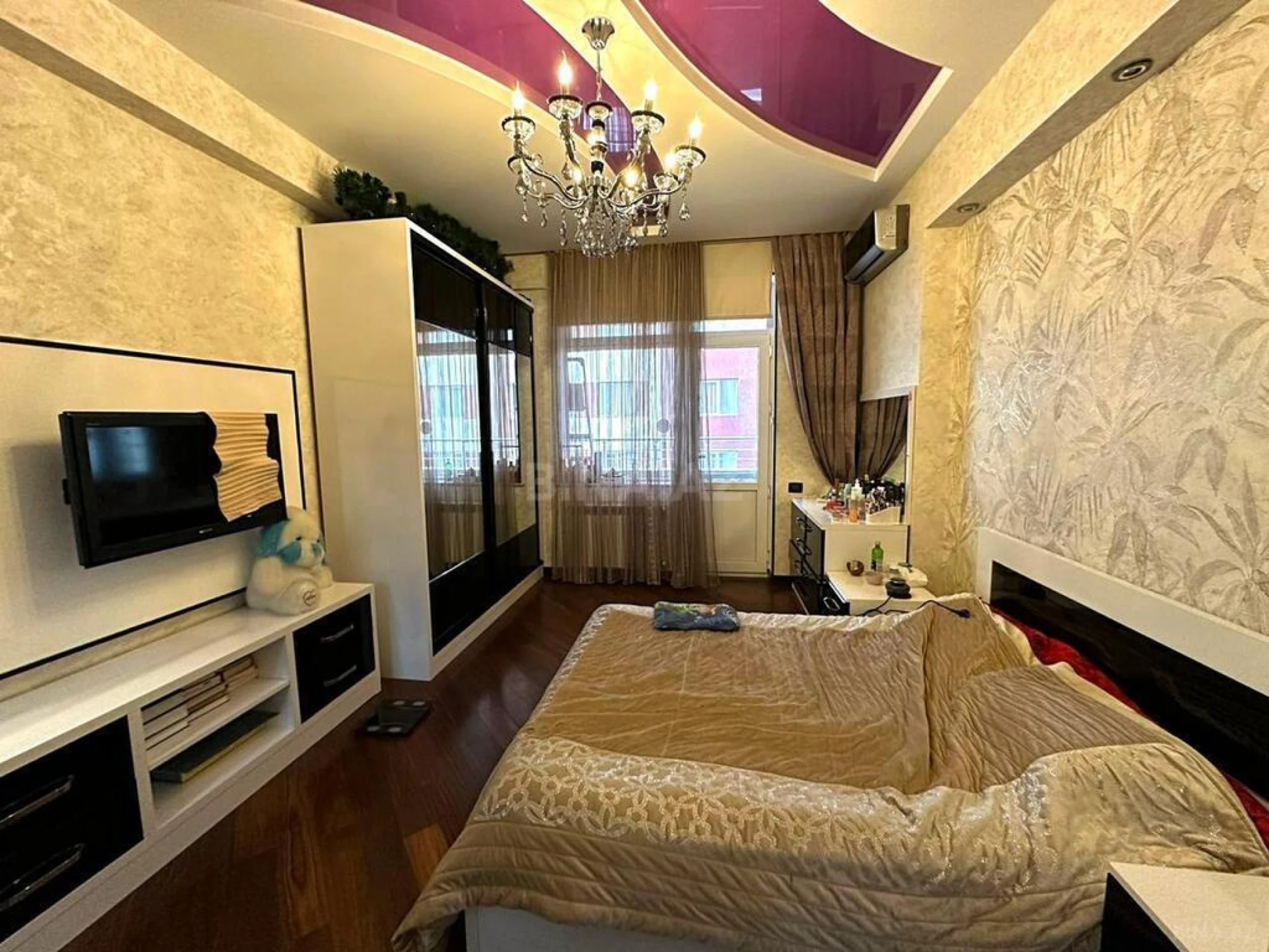 Satılır 3 otaqlı mənzil 134 m²