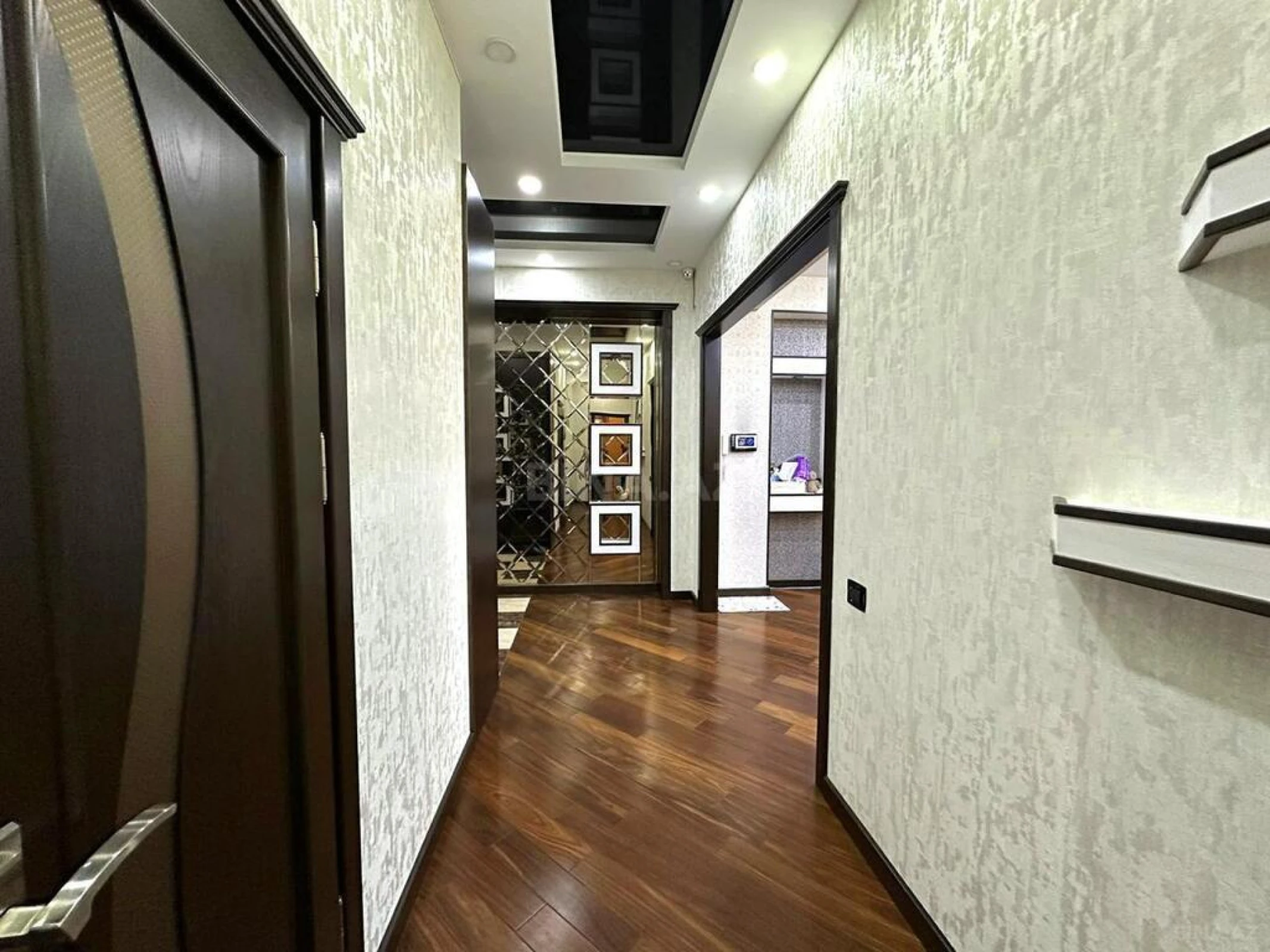 Satılır 3 otaqlı mənzil 134 m²