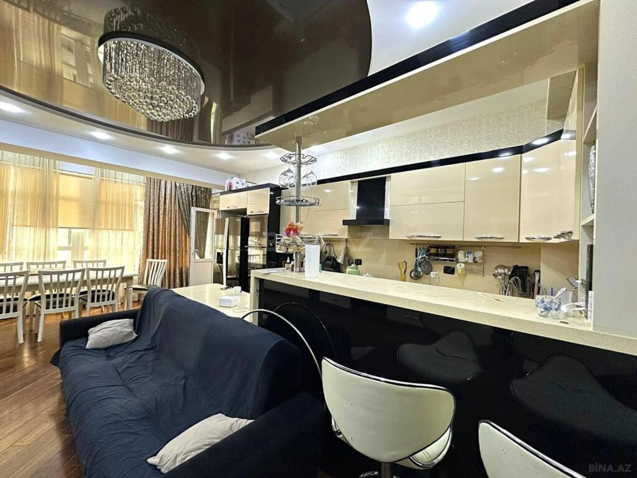 Satılır 3 otaqlı mənzil 134 m²