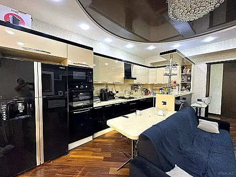 Satılır 3 otaqlı mənzil 134 m²