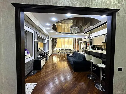 Satılır 3 otaqlı mənzil 134 m²