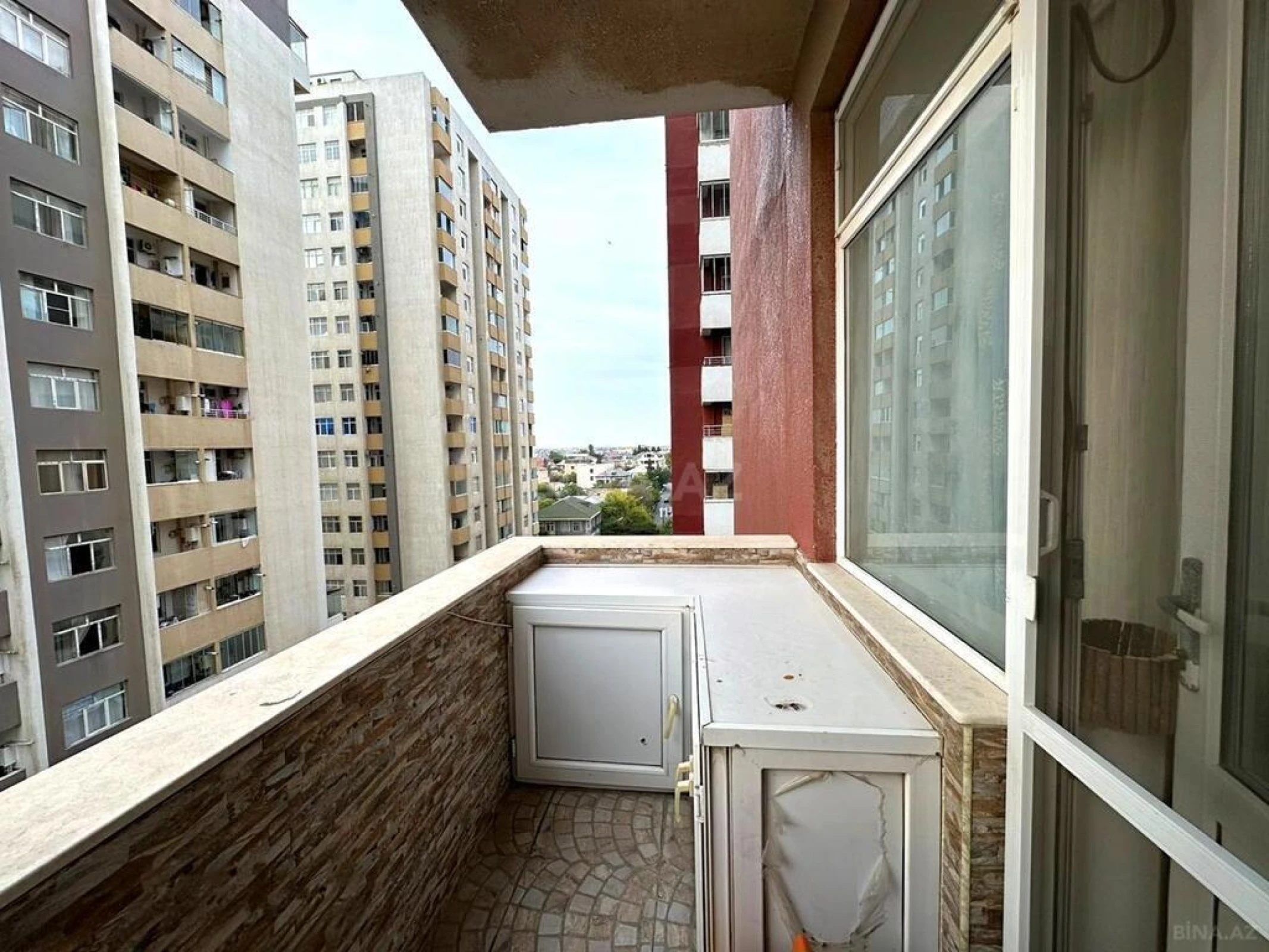 Satılır 3 otaqlı mənzil 134 m²