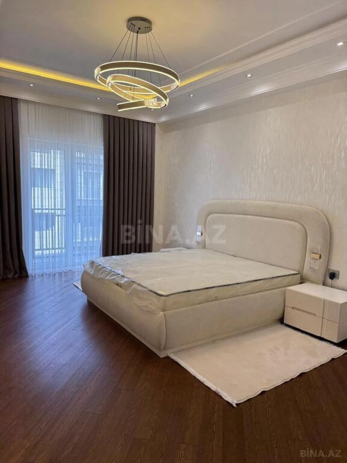 Kirayə verilir 3 otaqlı mənzil 130 m²
