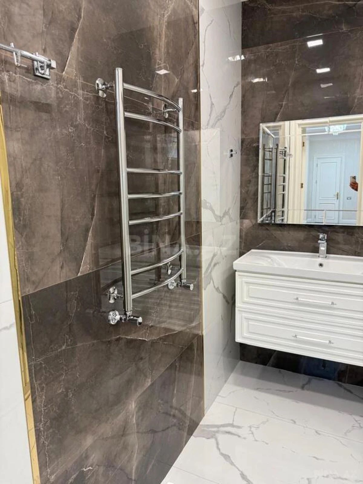 Kirayə verilir 3 otaqlı mənzil 130 m²