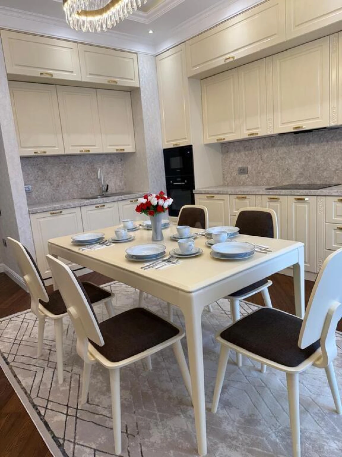 Kirayə verilir 3 otaqlı mənzil 130 m²