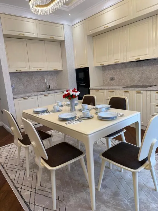 Kirayə verilir 3 otaqlı mənzil 130 m²