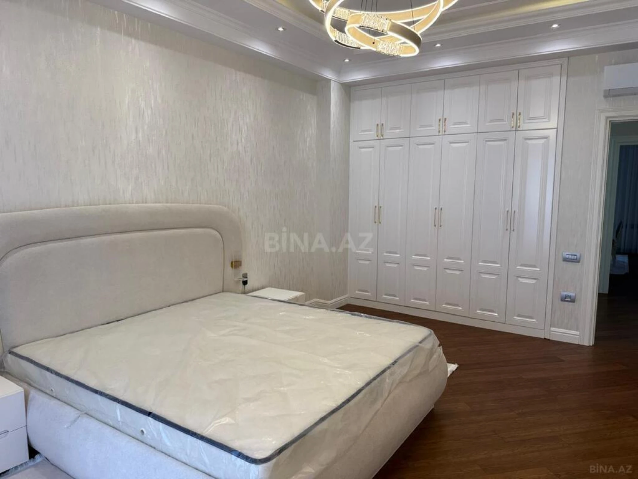 Kirayə verilir 3 otaqlı mənzil 130 m²