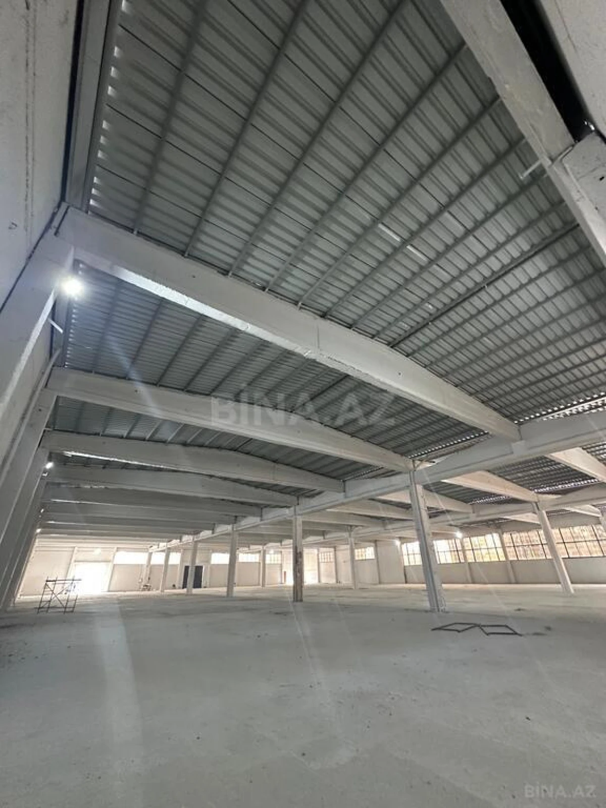 Kirayə verilir obyekt 1400 m²