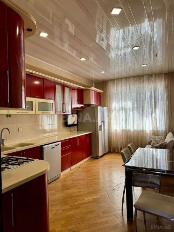 Satılır 4 otaqlı mənzil 185 m²