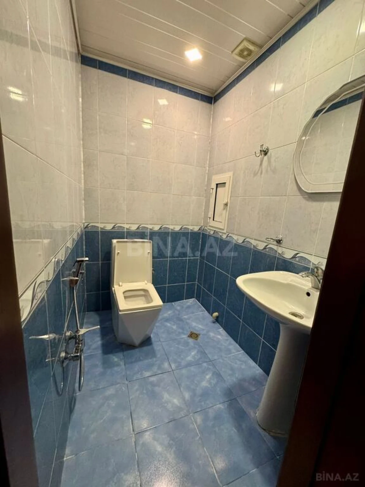 Satılır 4 otaqlı mənzil 185 m²
