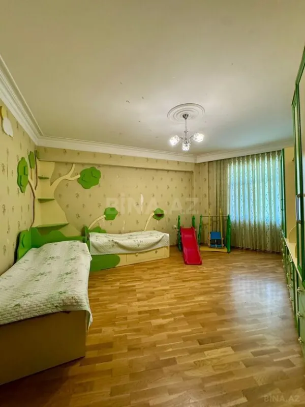 Satılır 4 otaqlı mənzil 185 m²