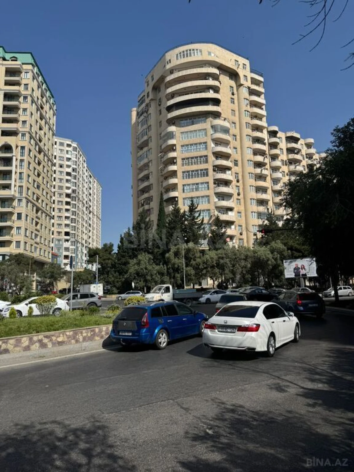 Satılır 4 otaqlı mənzil 185 m²