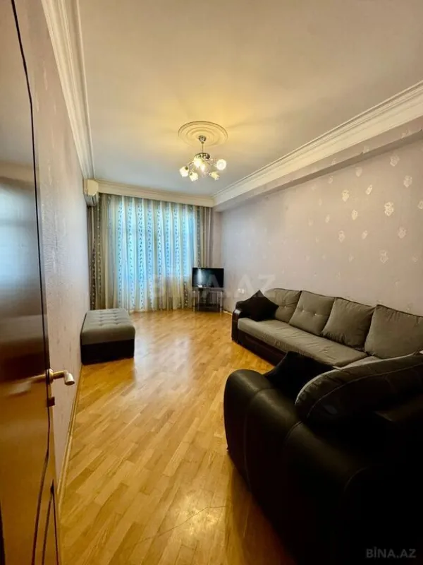 Satılır 4 otaqlı mənzil 185 m²