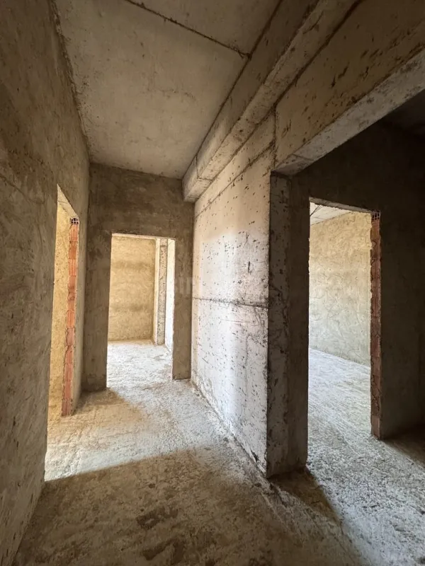 Satılır 4 otaqlı mənzil 135 m²