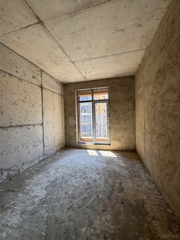 Satılır 4 otaqlı mənzil 135 m²