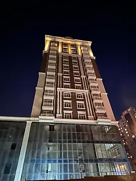 Satılır 4 otaqlı mənzil 135 m²