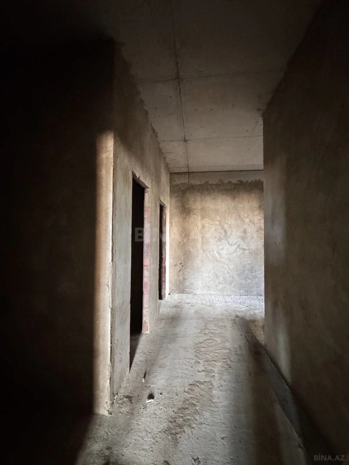 Satılır 4 otaqlı mənzil 135 m²