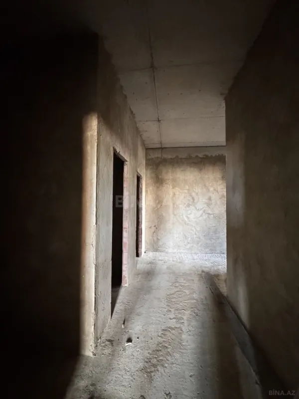 Satılır 4 otaqlı mənzil 135 m²