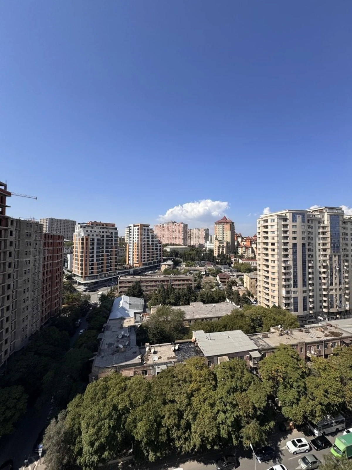 Satılır 4 otaqlı mənzil 135 m²