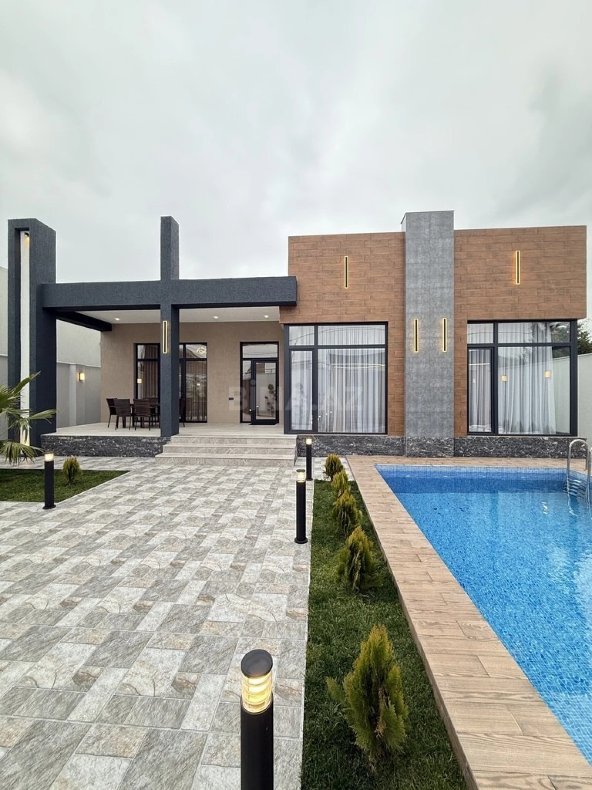 Satılır 4 otaqlı həyət evi 180 m²