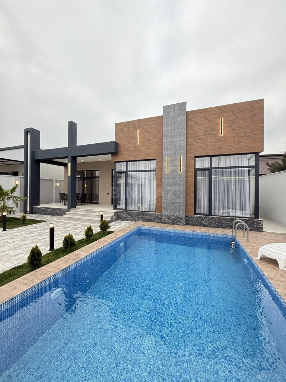 Satılır 4 otaqlı həyət evi 180 m²