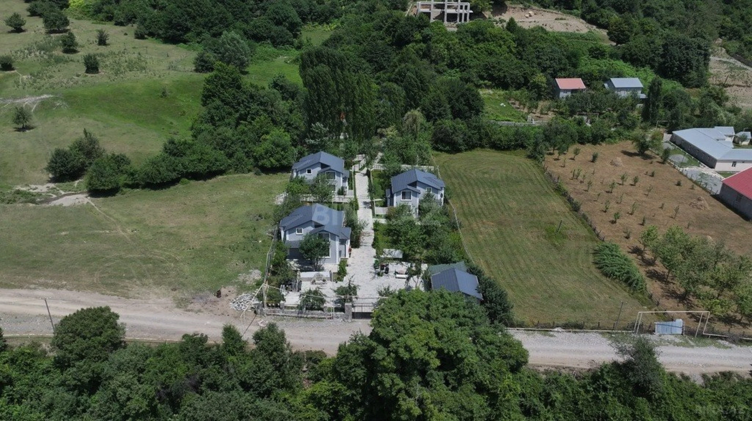 Satılır obyekt 560 m²