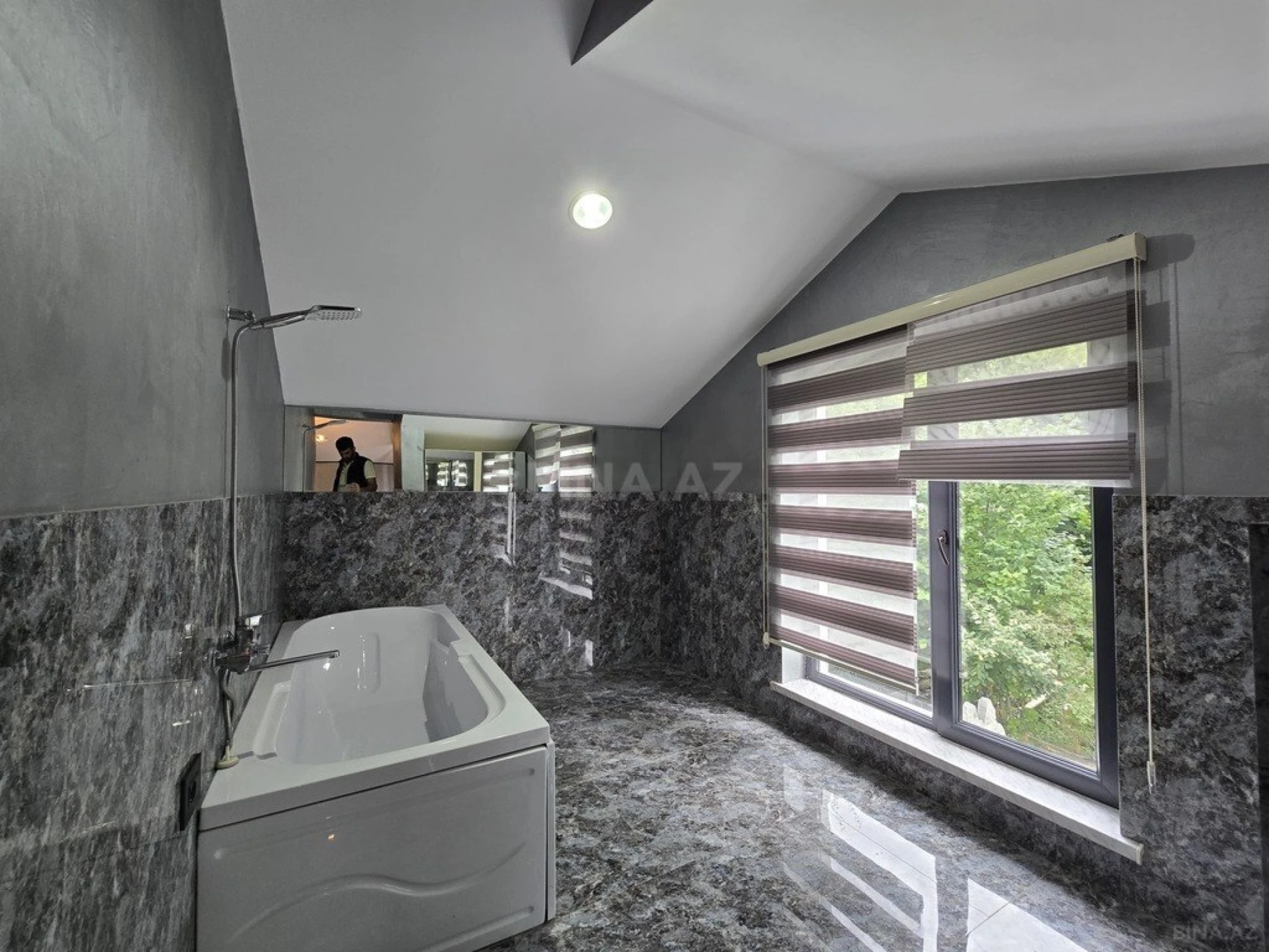 Satılır obyekt 560 m²