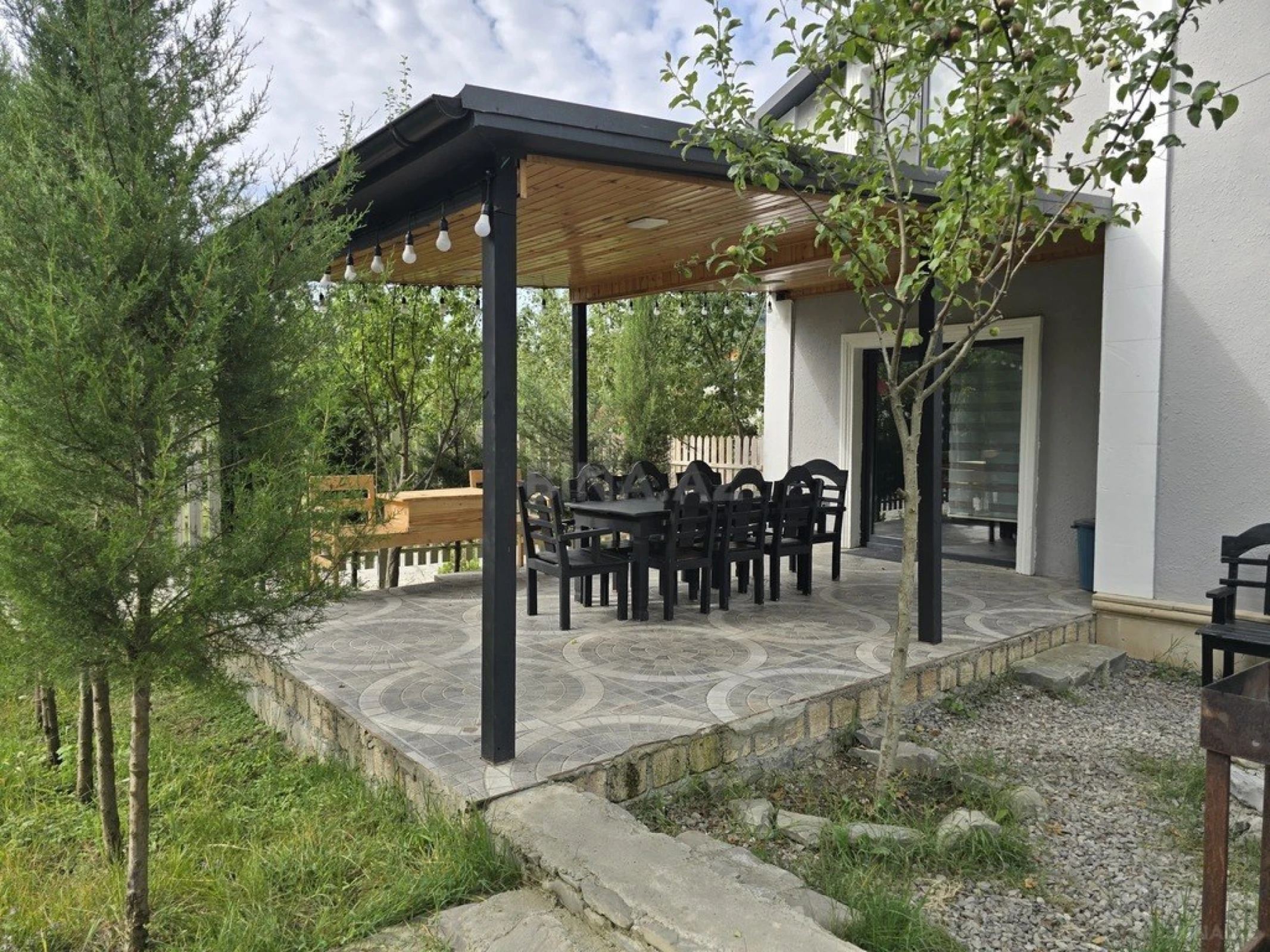 Satılır obyekt 560 m²