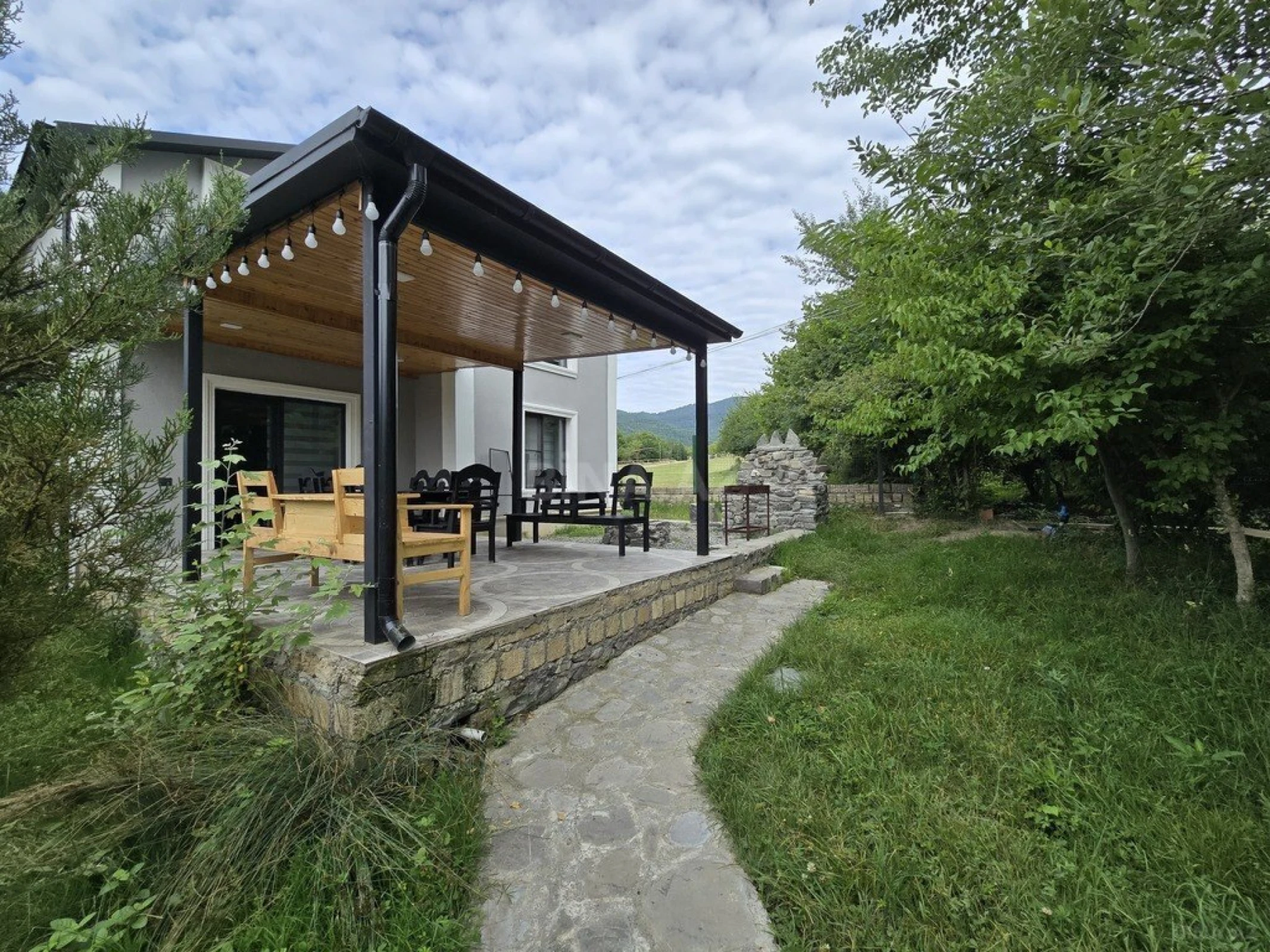 Satılır obyekt 560 m²