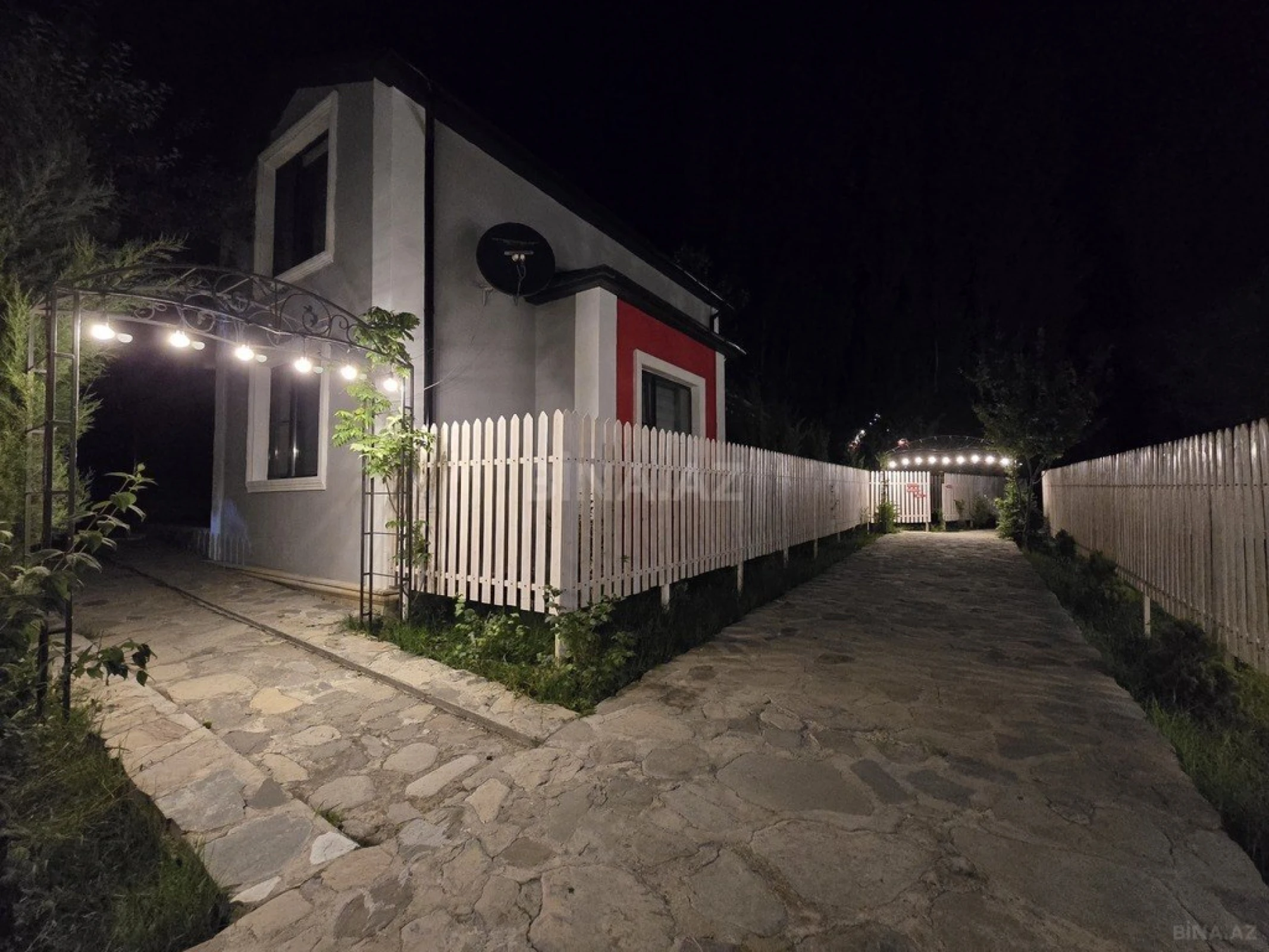 Satılır obyekt 560 m²