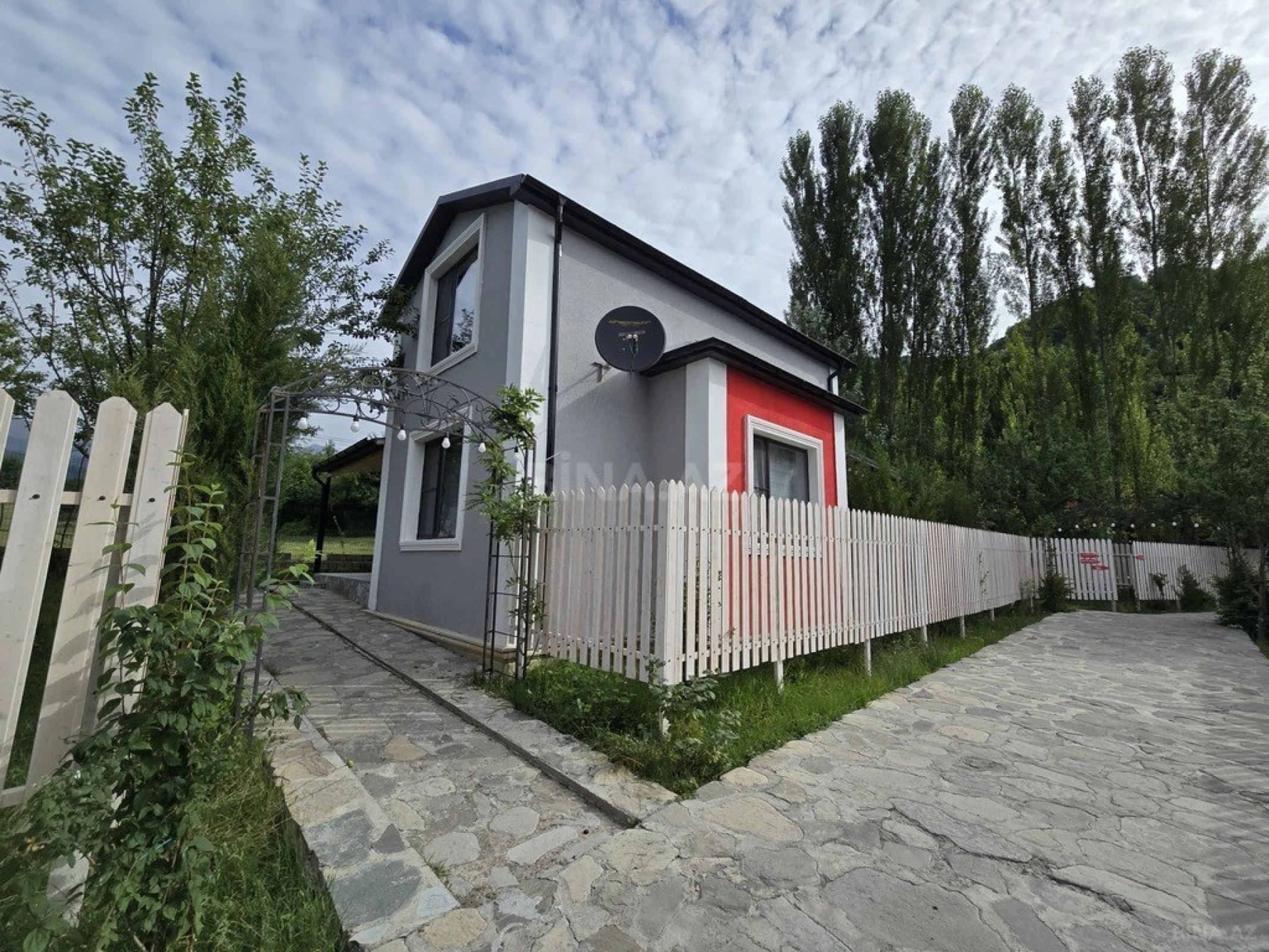 Satılır obyekt 560 m²