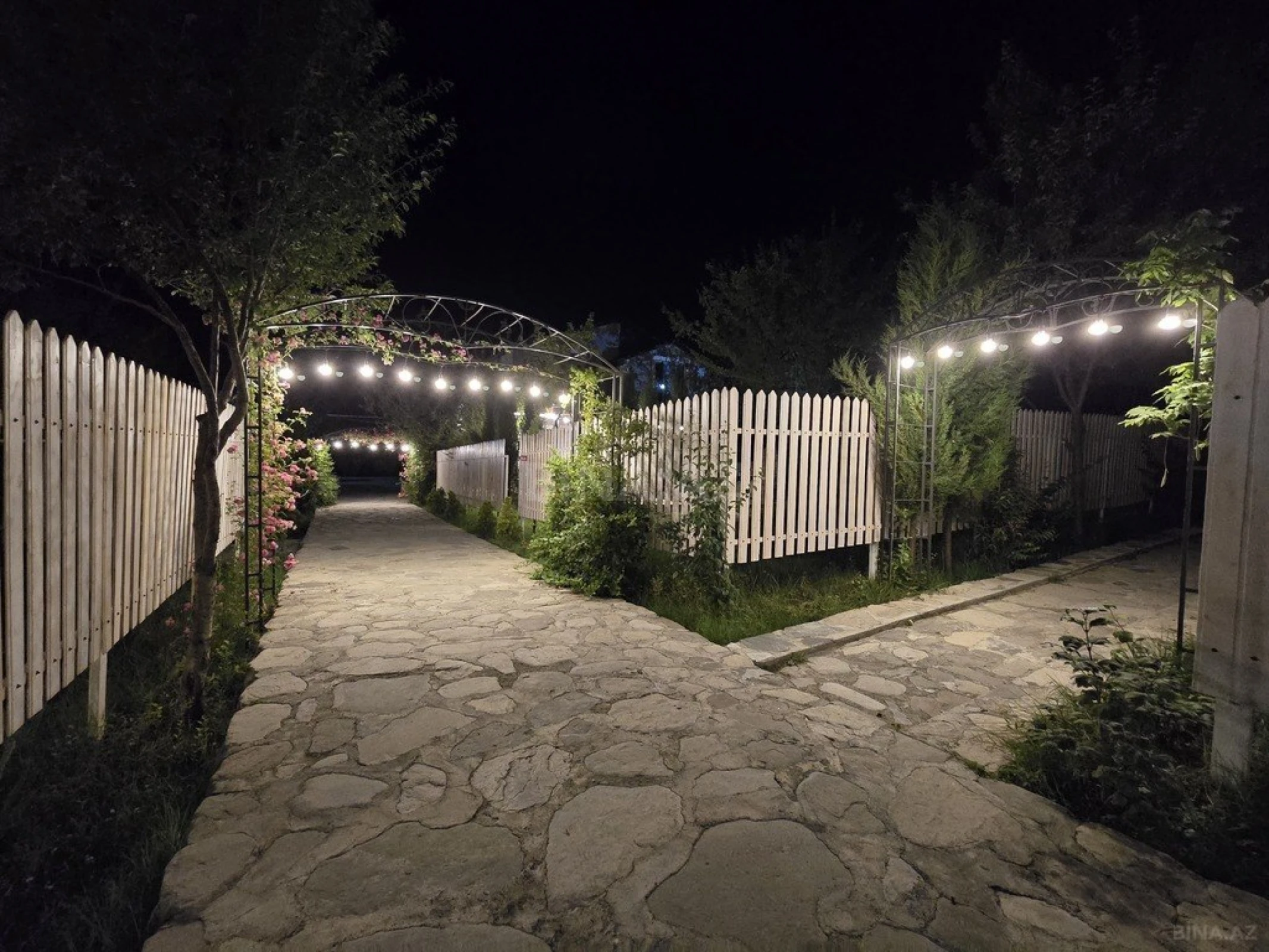 Satılır obyekt 560 m²