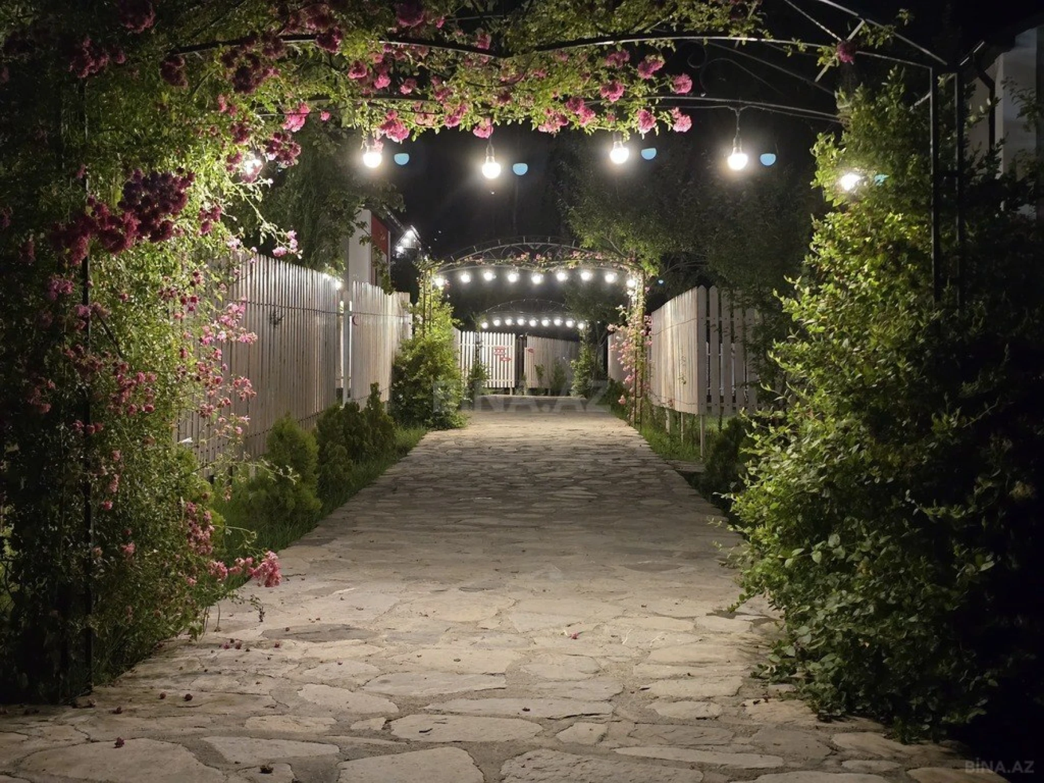 Satılır obyekt 560 m²