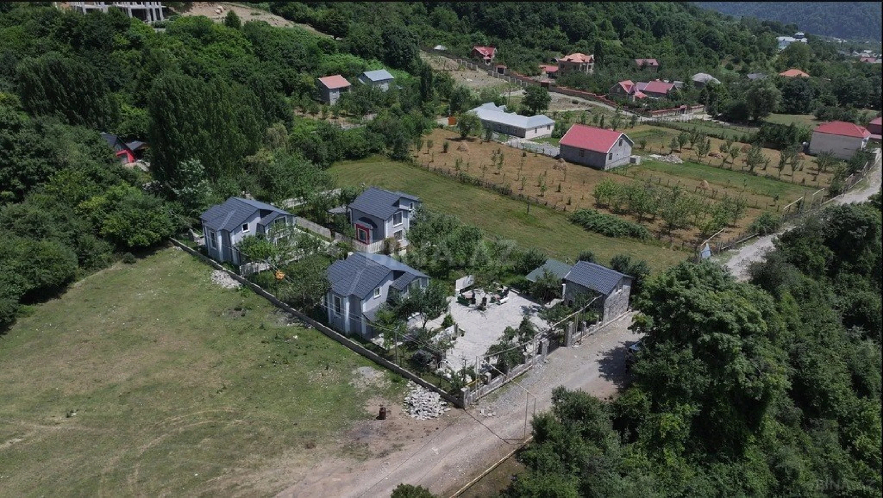 Satılır obyekt 560 m²