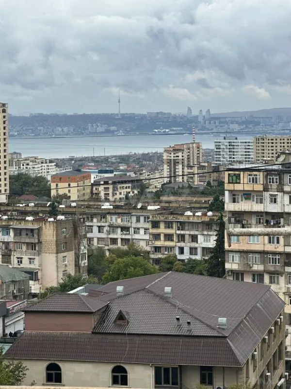 Satılır 4 otaqlı mənzil 100 m²