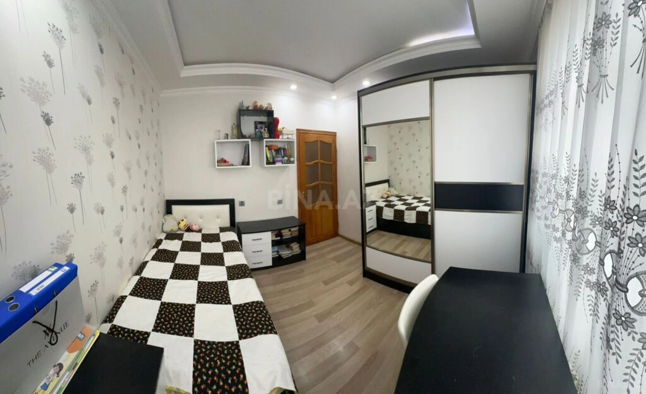 Satılır 4 otaqlı mənzil 100 m²