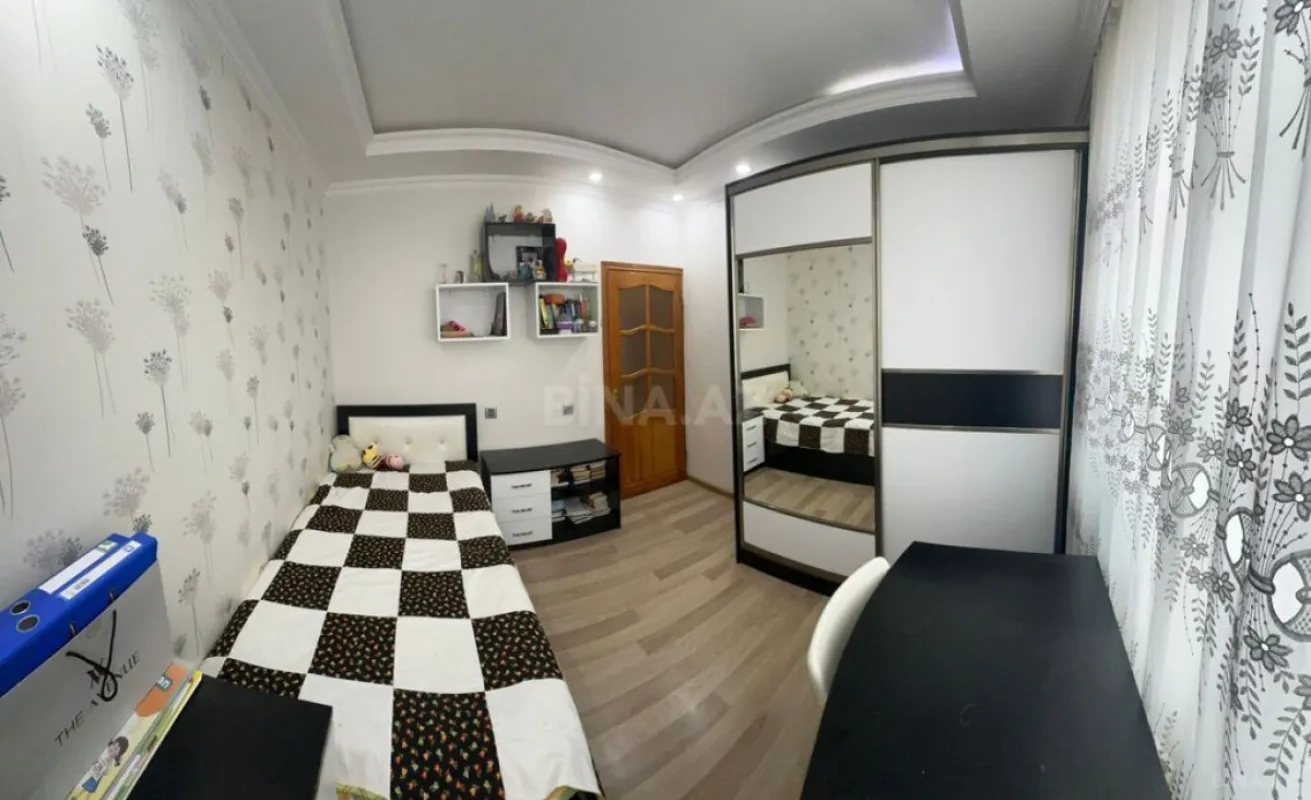 Satılır 4 otaqlı mənzil 100 m²