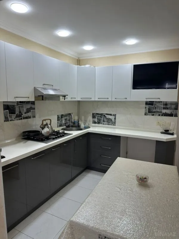 Satılır 4 otaqlı mənzil 100 m²