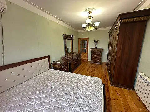 Satılır 4 otaqlı mənzil 100 m²