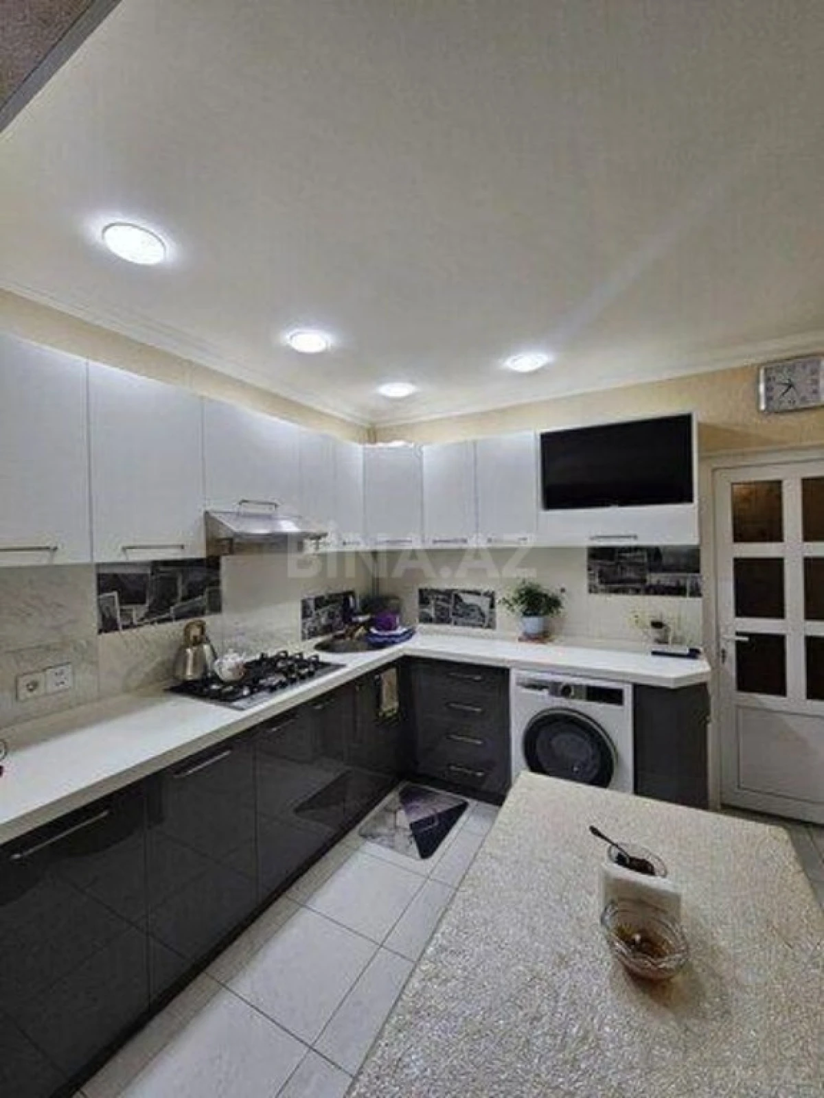 Satılır 4 otaqlı mənzil 100 m²