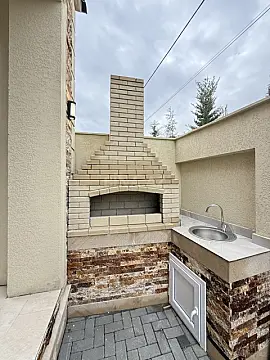 Satılır 4 otaqlı həyət evi 140 m²